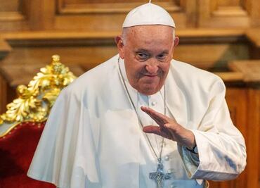 Papa Francisco se mantiene estable tras leve mejoría; dieta ahora incluye “alimentos sólidos”