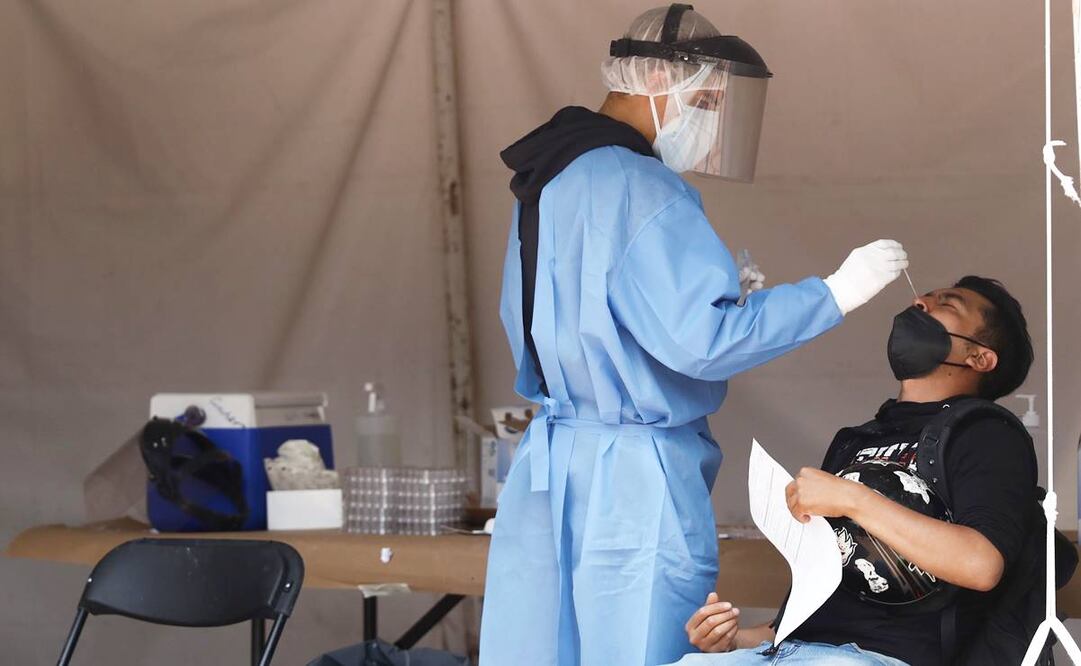 La positividad de las pruebas para detectar Covid-19 aumentó de 13% a 17% en la capital. A nivel nacional se calculan 35 mil 288 casos activos, de acuerdo con el reporte diario de la Secretaría de Salud federal. Foto: Diego Simón. EL UNIVERSAL