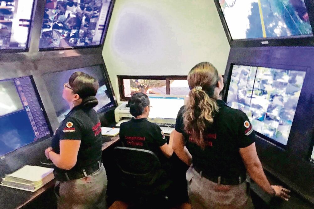 El Condado de Sayavedra cuenta con el programa de seguridad denominado “Elisa”, creado por el Tecnológico de Monterrey y conectado a un C4 interno. Foto: REBECA JIMÉNEZ. EL UNIVERSAL
