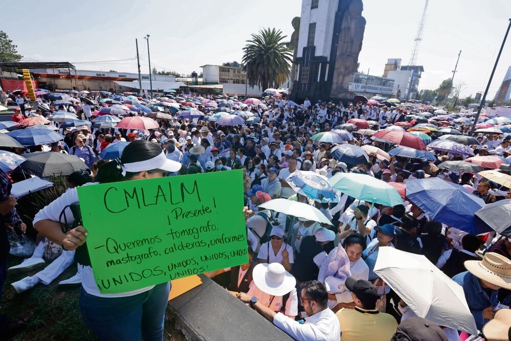 Proveniente de distintas regiones, personal de salud protestó en la Plaza de los Mártires de Toluca. Foto: Jorge Alvarado EL UNIVERSAL