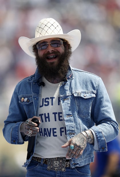 Post Malone interpreta "Wow" y "Sunflower" en el show de clausura del Mundial 2026.
Foto: EFE / Will Oliver