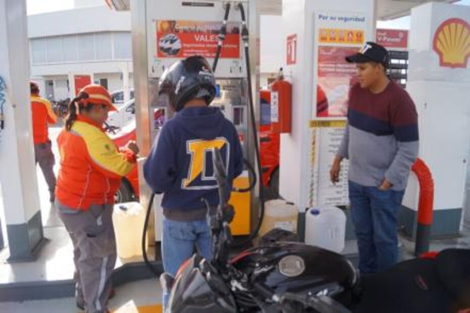 Estrés y conatos de peleas, así se vive el desabasto de gasolina en Guanajuato