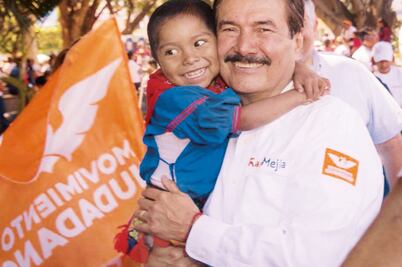 Morena se compromete a dar becas a los jóvenes