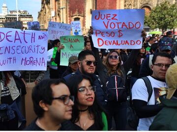 FOTOS: Trabajadores del PJF protestan frente al Club de Banqueros en el marco del CEO Dialogue