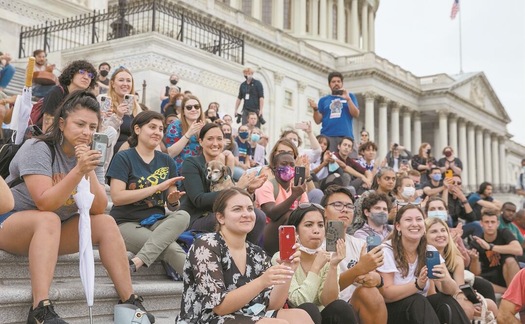 Personas en Washington, luego de que se anunció que la administración de Joe Bi de n promulgó una moratoria de desalojo en el país. Foto: AMANDA ANDRADE-RHOADES. AP