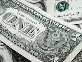 Precio del dólar este 10 de diciembre: peso es favorecido por retroceso del billete verde