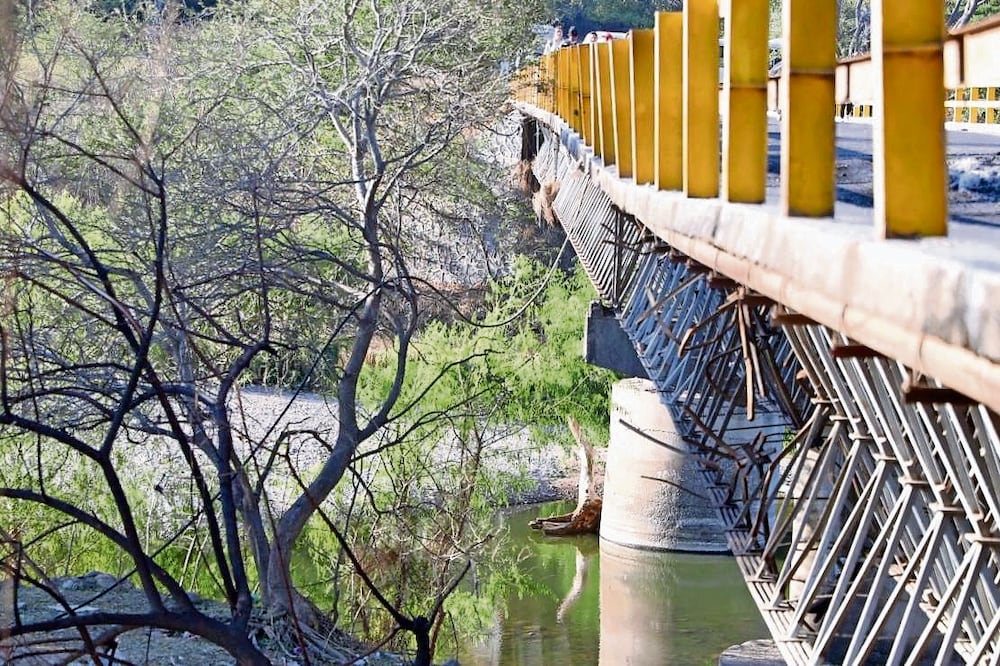 La estructura cruza el río Mascota y conecta a comunidades serranas con la zona urbana y turística de Puerto Vallarta. Foto: Juan Carlos Williams / EL UNIVERSAL