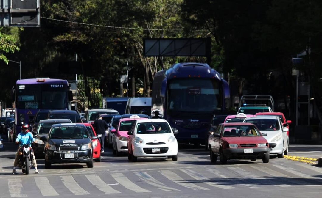 Busca aplacar los niveles de contaminación ambiental, limitando parcialmente la circulación de vehículos que poseen el holograma 1, totalmente a aquellos que tengan el holograma 2, así como los vehículos foráneos de cualquier tipo. Foto: Brenda Martínez/ EL UNIVERSAL