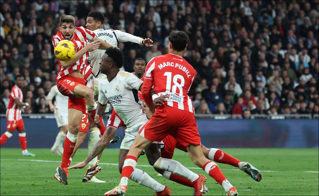 Real Madrid se llevó un polémico triunfo ante el Almería - Foto: AFP