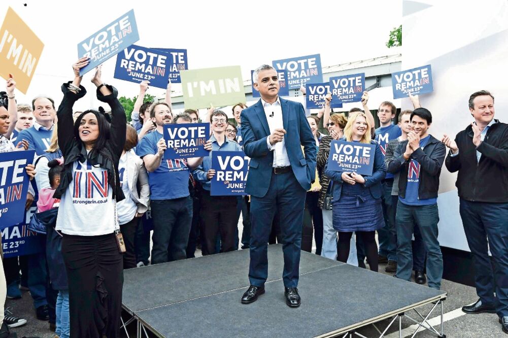 El alcalde de Londres, Sadiq Khan, durante un discurso el lunes pasado, en la Universidad de Roehampton, a favor de la permanencia de Reino Unido en la Unión Europea (FACUNDO ARRIZABALAGA. REUTERS)