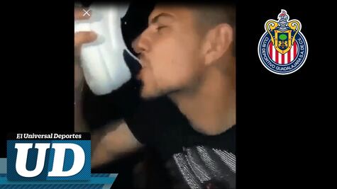 Redes exhiben fiesta de jugador de Chivas tras perder el Clásico