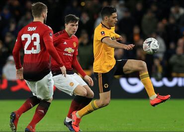 Con gol de Raúl Jiménez los Wolves eliminan al Manchester United