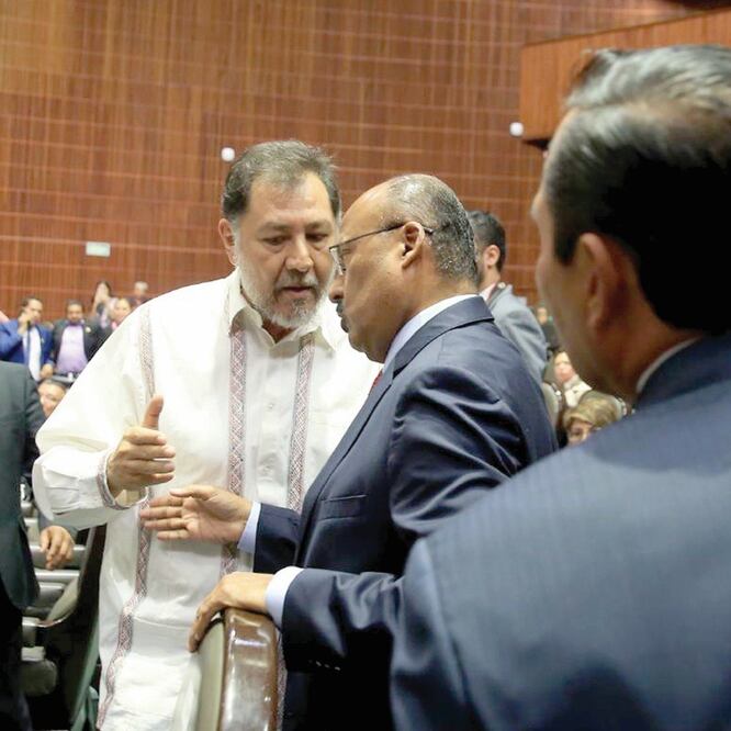 Gerardo Fernández Noroña (izq.) y el diputado priísta Luis Enrique Miranda (der.) / Foto: ESPECIAL