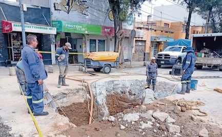 Se abre socavón en calzada de los Misterios por fuga