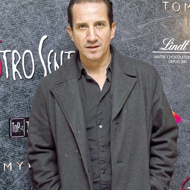 En Silvia frente a ti, da vida al zar del cine mexicano, Gregorio Walerstein. CLASOS