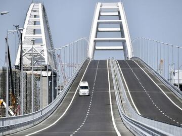 Ucrania afirma que atacó el puente de Kerch