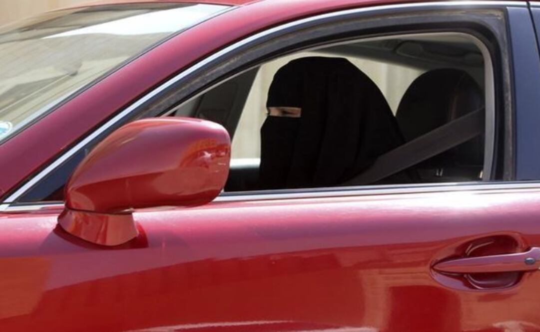 A woman drives a car in Saudi Arabia - Photo: Faisal Al Nasser/REUTERS