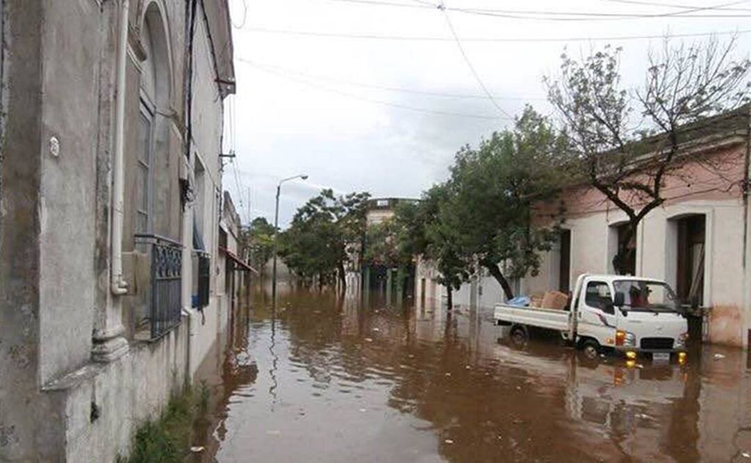 Inundaciones en Uruguay que han dejado perdidas económicas al sector ganadero, agropecuario y pesca. Foto: Especial