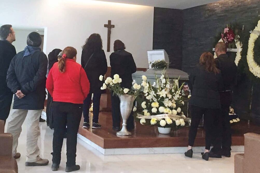El cuerpo del actor fue velado para posteriormente ser cremado en la agencia Gayosso de Félix Cuevas (ARIEL OJEDA. EL UNIVERSAL)