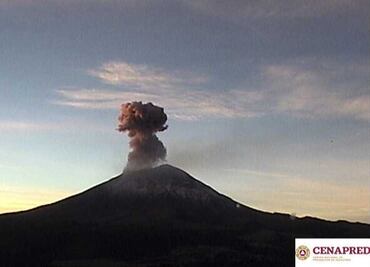 Volcán Popocatépetl registra explosión con ceniza