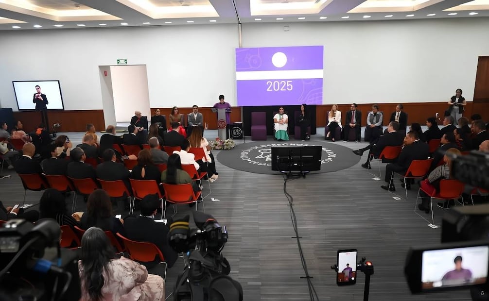De un total de 53 mil 599 personas peticionarias atendidas el año pasado, 30 mil 76 fueron mujeres, un 56.1 %. | Foto: Especial.