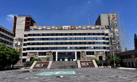 Comienzan trabajos para rescate de los murales del Centro SCOP