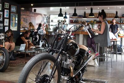 Motocicletas, café y hipsters