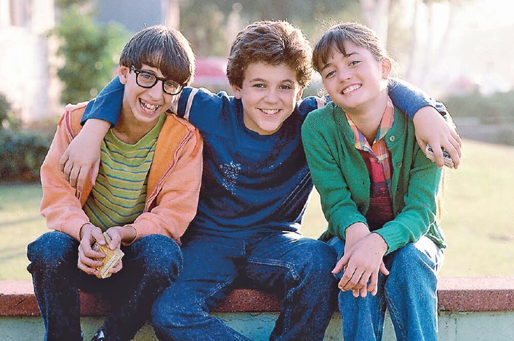 Fred Savage (al centro), quien interpretaba a Kevin Arnold, fue uno de los acosados (ABC)