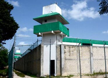 Trasladan a 10 reos de la cárcel de Cancún