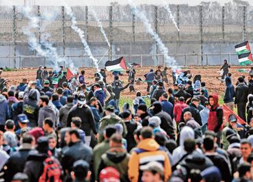 Miles exigen fin al bloqueo en Gaza; mueren 3