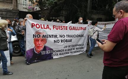 Morenistas de Hidalgo protestan frente a sede nacional del partido