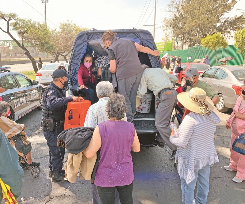 Policías llevaron a 400 adultos al módulo de Las Américas. Foto: RICARDO PÉREZ. EL UNIVERSAL