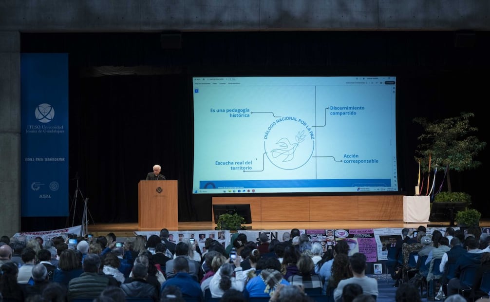 El presidente de la Conferencia del Episcopado Mexicano, Monseñor Ramón Castro Castro, durante el cierre del Segundo Diálogo Nacional por la Paz. foto: CEM