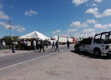 Reportan dos bloqueos de productores de sorgo en carreteras de Tamaulipas