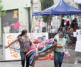 Familias de víctimas dejan sede de CNDH