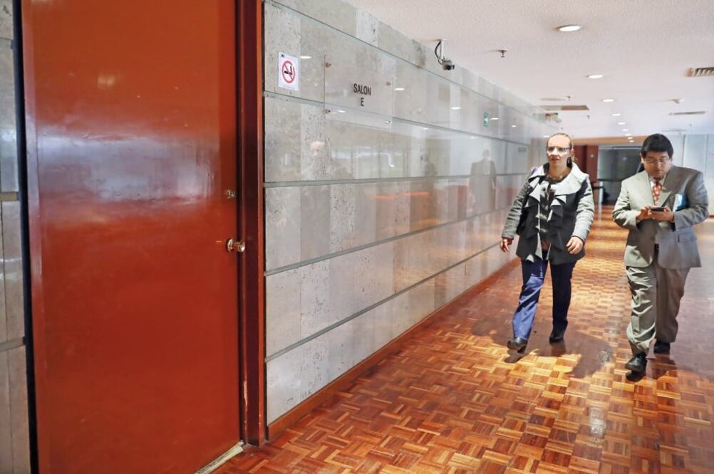 puerta cerrada se llevó a cabo la segunda reunión del Consejo Redactor para la iniciativa de ley de cultura. (LUCÍA GODÍNEZ. EL UNIVERSAL)