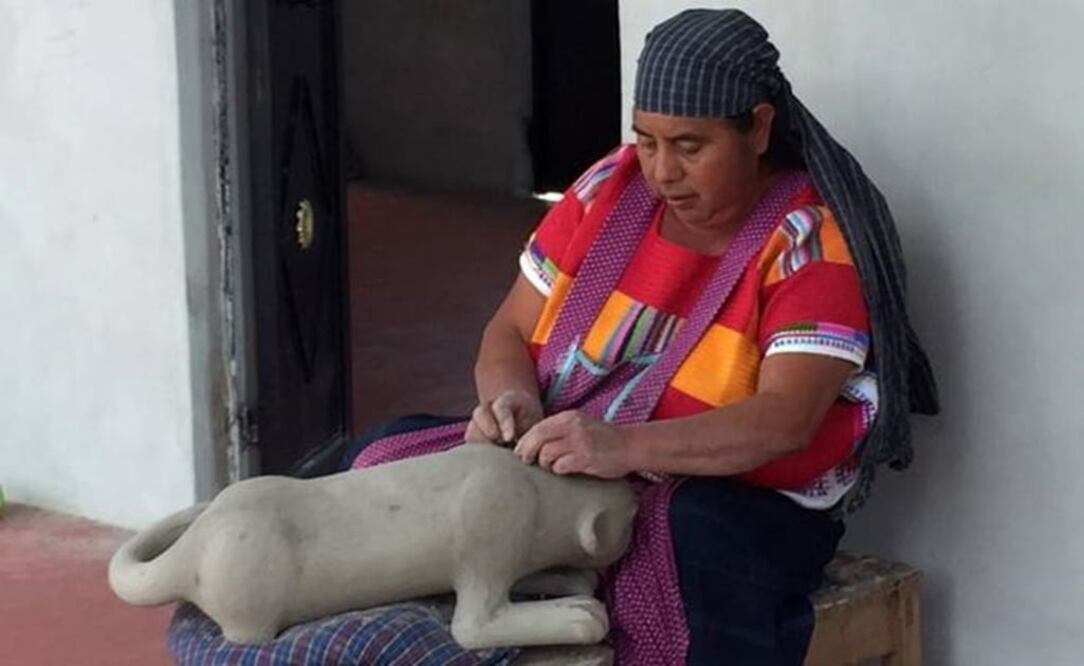 Female potter  - Photo by EFE