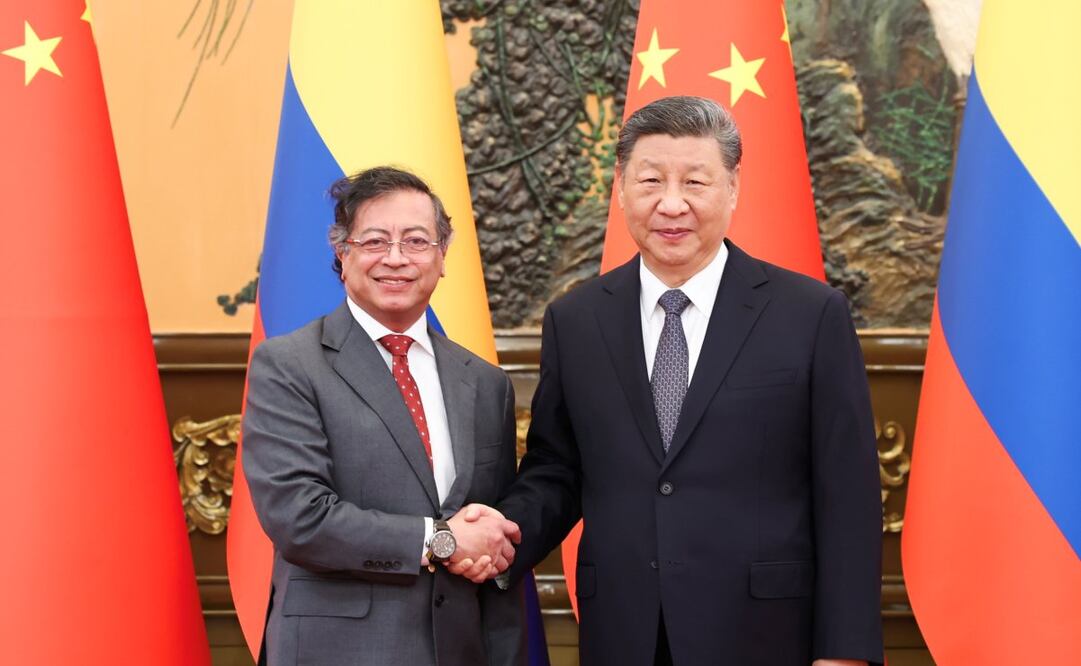 El presidente chino, Xi Jinping, se reúne con el presidente colombiano, Gustavo Petro, en el Gran Palacio del Pueblo en Beijing, China, el 14 de mayo de 2025. Petro se encuentra en China para la cuarta reunión ministerial del Foro China-CELAC (Comunidad de Estados Latinoamericanos y Caribeños). Foto: EFE
