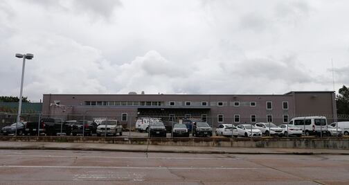 Envían a niña mexicana con síndrome de Down a albergue en EU; su madre es testigo en investigación, dicen