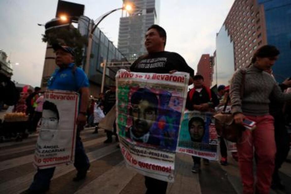 Padres de los 43 exigen en marcha Comisión de la Verdad