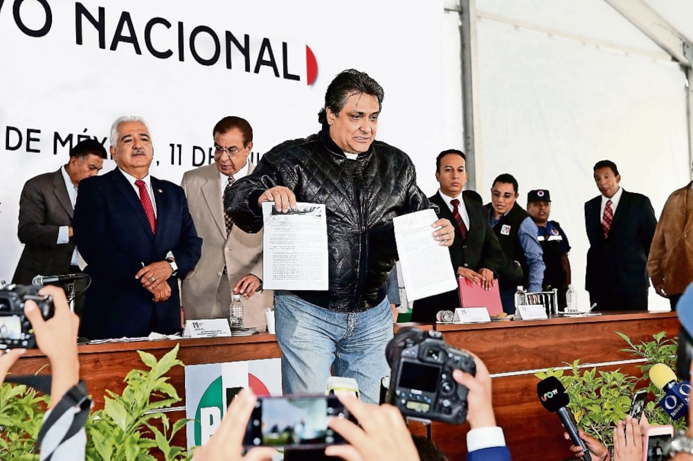 Al presentar su registro, Hugo Díaz-Thomé aseguró que entregó todos los documentos necesarios