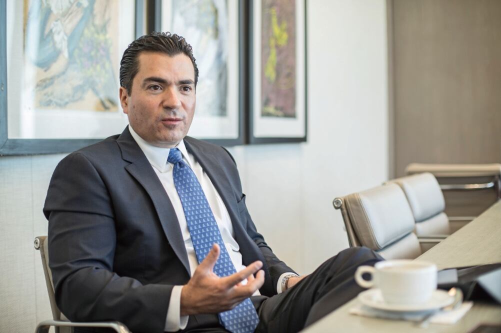 El director general de BBVA Bancomer, Eduardo Osuna, destacó que resulta necesario mejorar el servicio al cliente en el sector. (ARCHIVO EL UNIVERSAL)