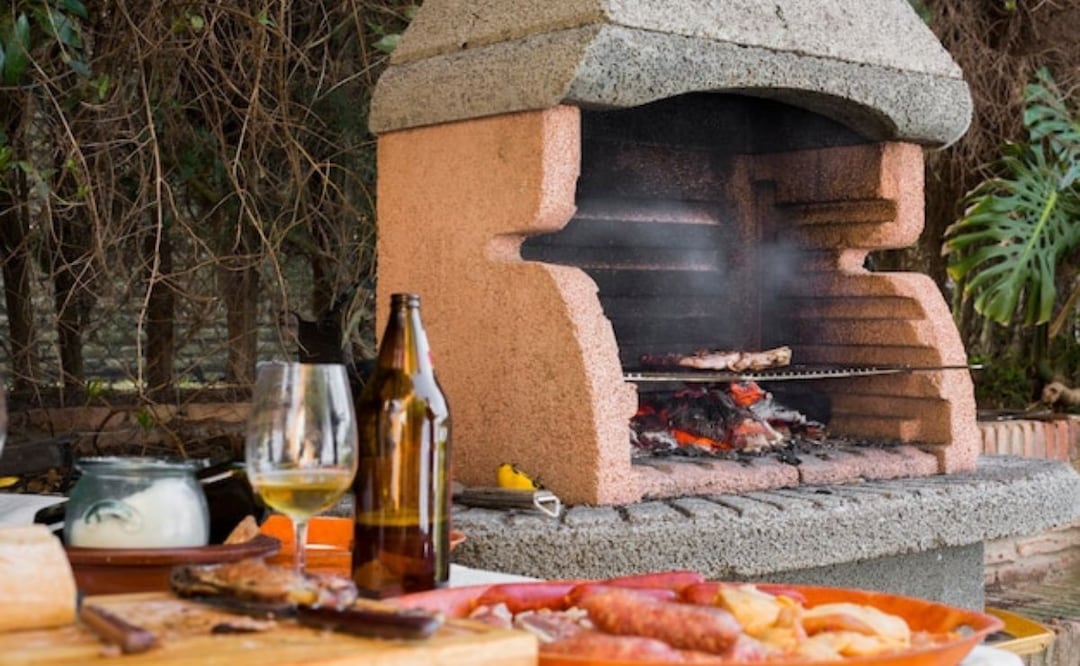 El diseño y las medidas de una parrilla de material son esenciales para su funcionamiento eficiente. Fuente: Freepik.