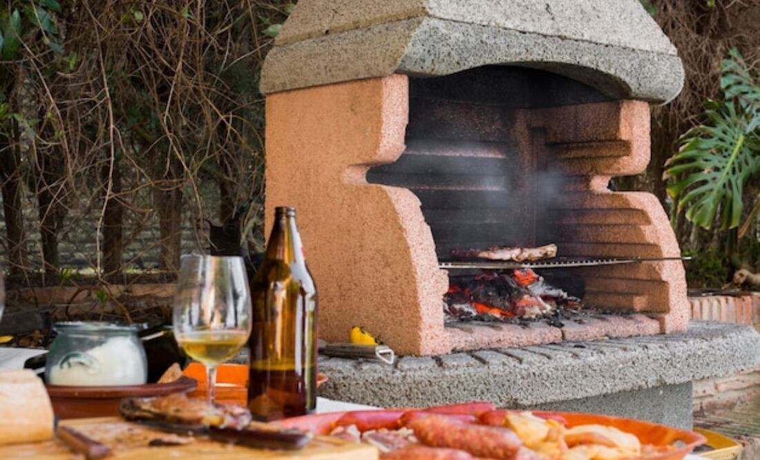 El diseño y las medidas de una parrilla de material son esenciales para su funcionamiento eficiente. Fuente: Freepik.