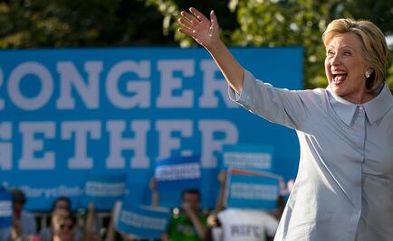 Se reduce ventaja de Clinton en encuestas; gana terreno en estados clave