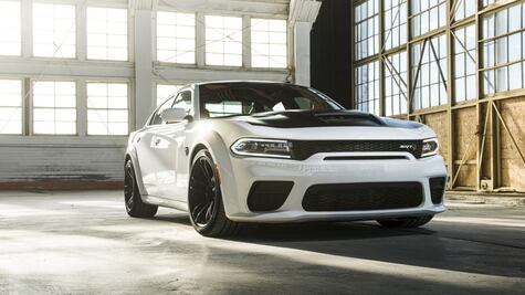 Policía detiene a hombre que pasaba por 160 km/h el límite de velocidad