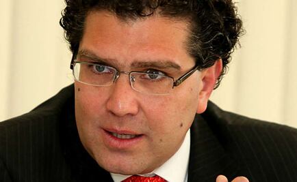 Ríos Piter pide debates para aspirantes a presidir al PRD