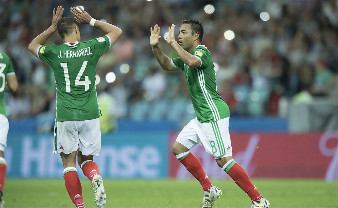 MARCO FABIÁN Y JAVIER HERNÁNDEZ EN UN PARTIDO DE LA SELECCIÓN MEXICANA - FOTO: IMAGO7