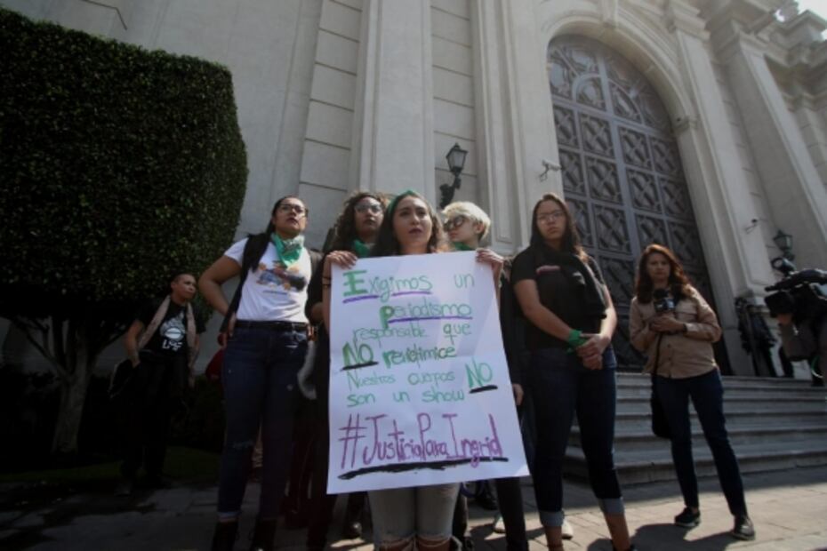 Amurallan Bellas Artes y el Hemiciclo por marcha feminista
