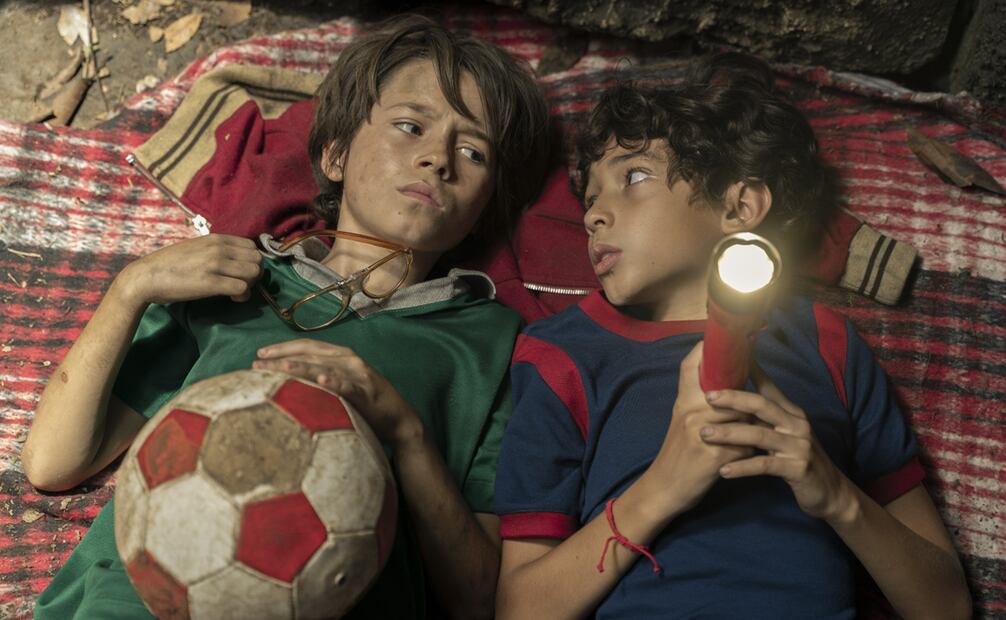 Felipe (Andreus), un niño secuestrado,
es hallado por Miguel (Aldo Navarro).